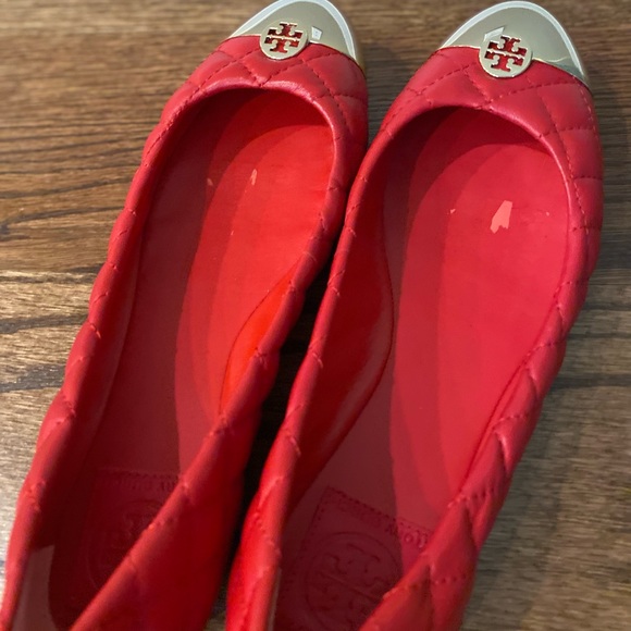 New Tory Burch Red Ballet Flats Gold Caps 7.5 - Picture 3 of 4